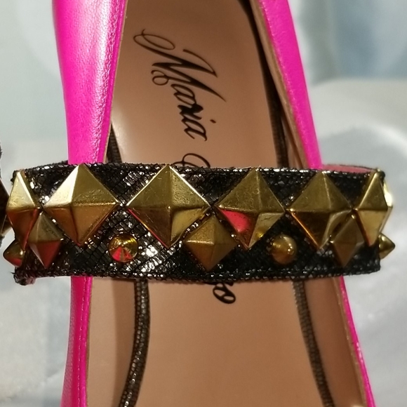 Marie Lorenzo Neon Pink Brass Stud Heels NEW US 9 - Picture 9 of 11